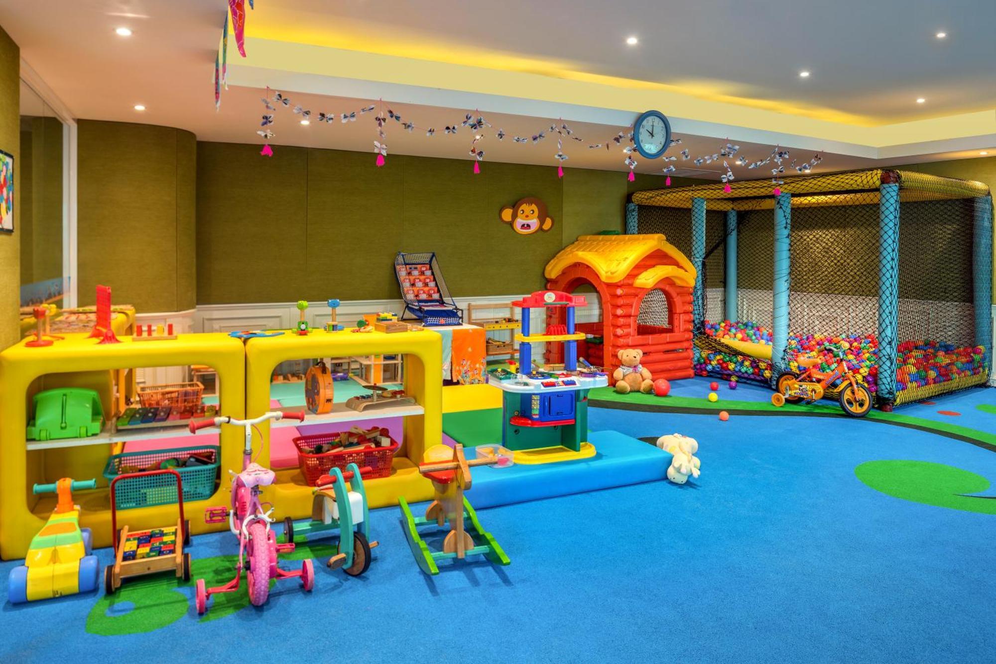 Karon 普吉岛阿卡迪亚希尔顿水疗度假村酒店 外观 照片 The Kid's Club at the Grand Hyatt Mumbai